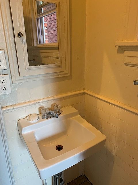 1st image of 1207 W Franklin St APT 18