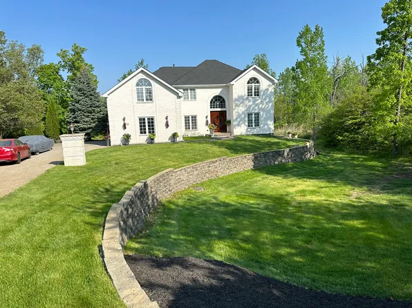 319 Royal Oak Dr, Steger, IL 60475