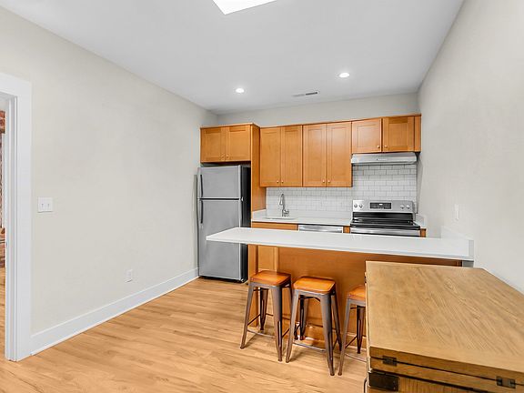 2nd image of 137 Calhoun St