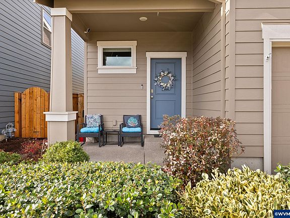 4th image of 371 Himalaya St NE