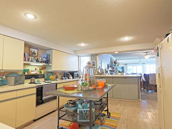 5th image of 2107 Holliday Way