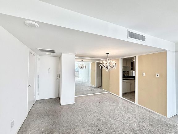 4th image of 2016 Main St APT 1814