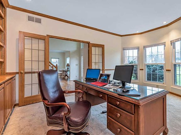 3rd image of 5017 Silvermine Ct
