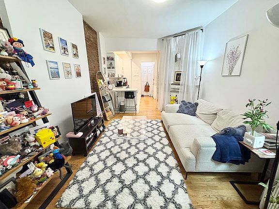 2nd image of 132 W 15th St #3C