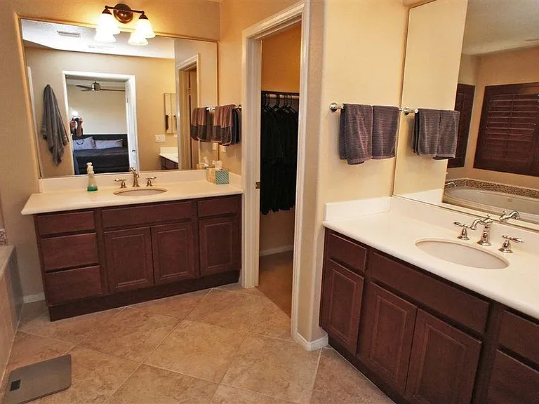 7778 Highwood Ave — Photo 11