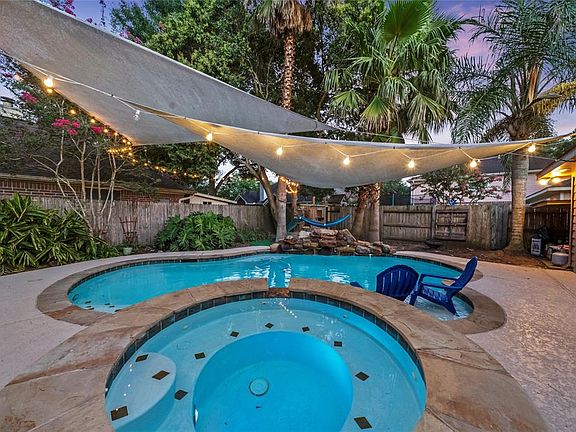 3rd image of 2801 W Oaks Blvd