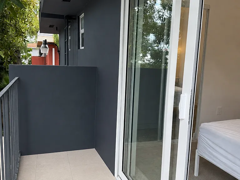 421 SW 9th St #5 — Photo 12