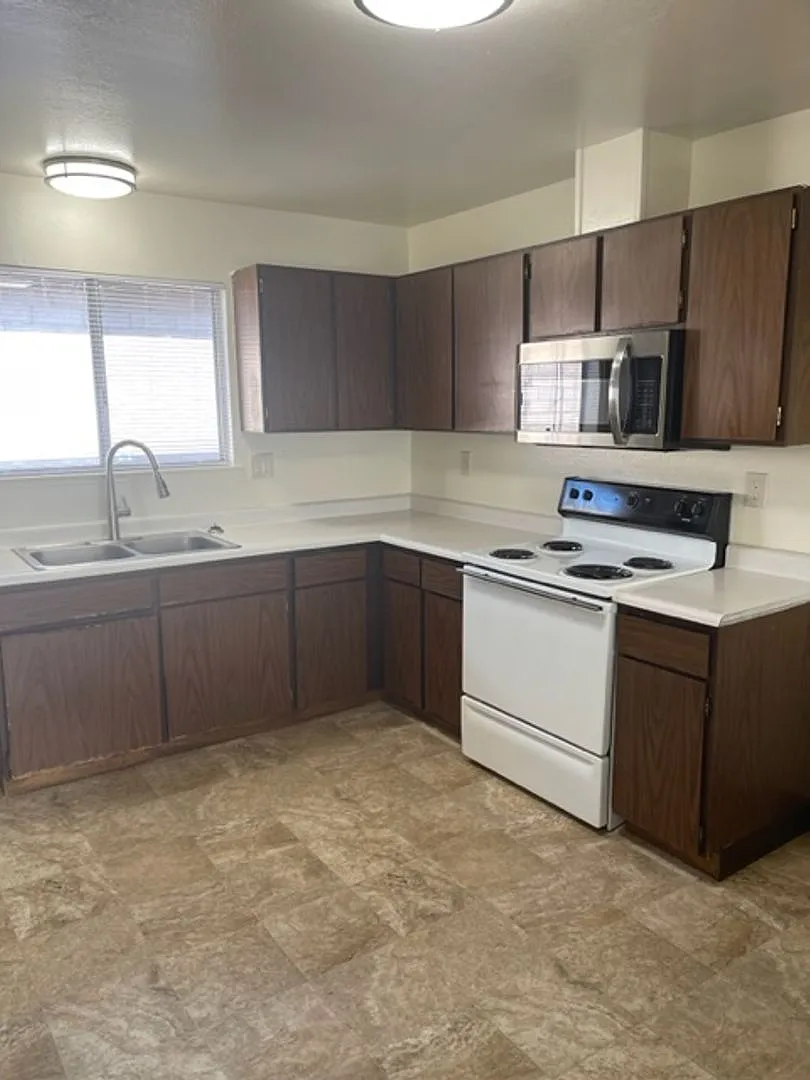 LAWR3141 — Photo 2