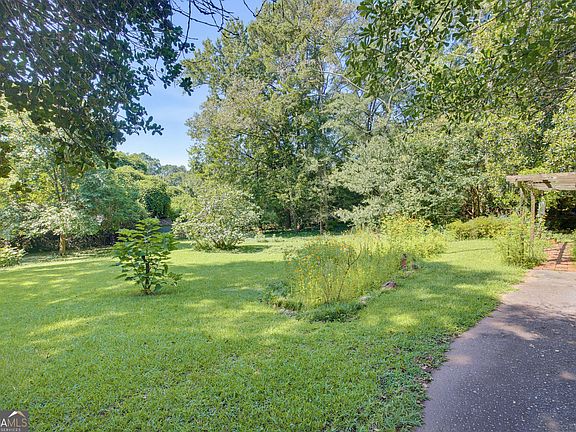 4th image of 3777 East Ave