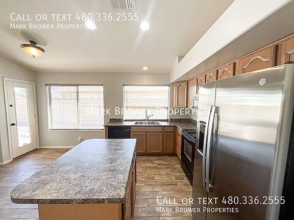 5th image of 270 W Dana Dr
