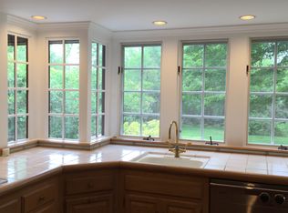 3 Hill St, Topsfield, MA 01983