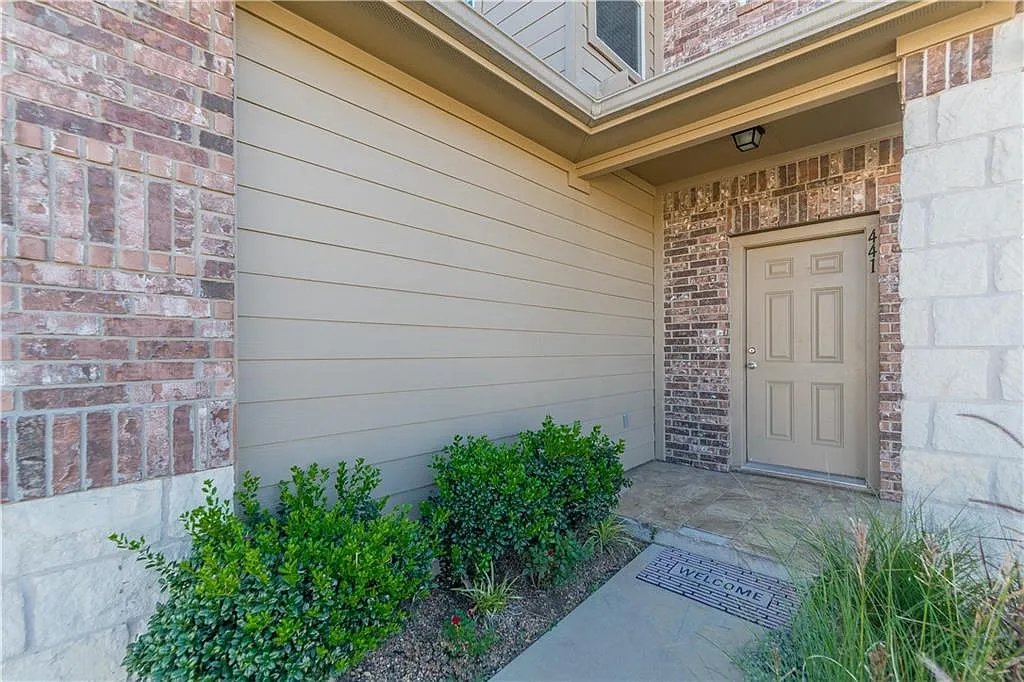 Building Photo - 441 Moulins Ln