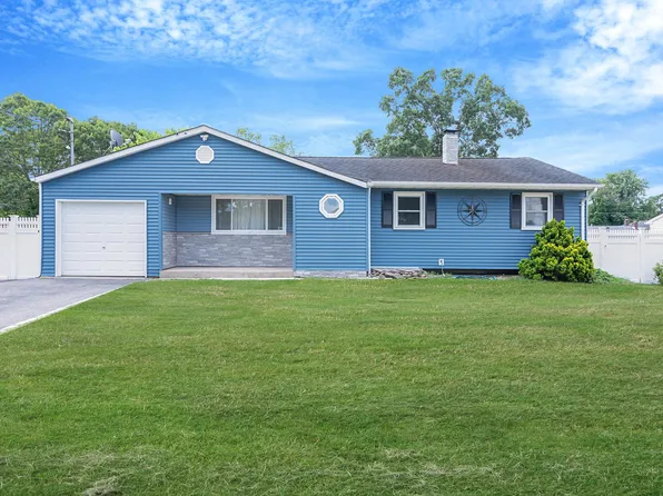 94 Arpage Drive E, Shirley, NY 11967