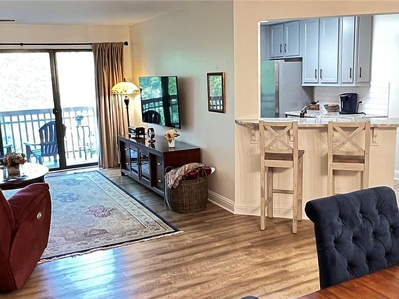 5th image of 3800 Rosemont Blvd APT 103C