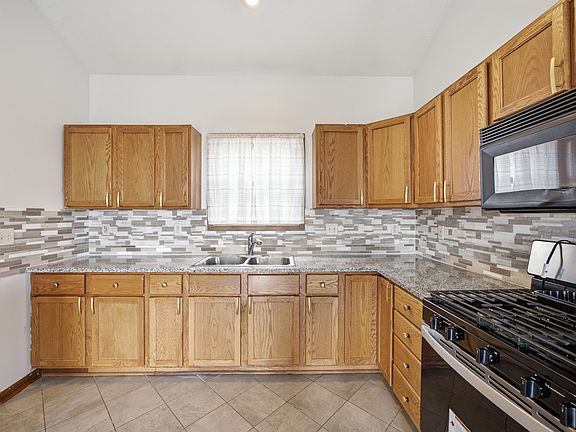 3rd image of 1015 S Creek Dr W