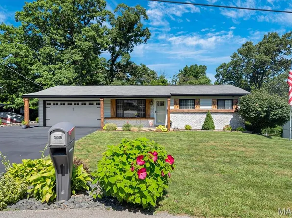 3445 Henry Dr, Imperial, MO 63052