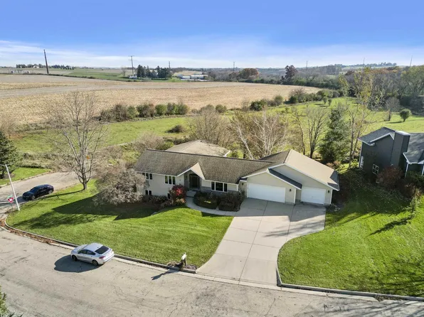 909 Daniel Pass, Mount Horeb, WI 53572