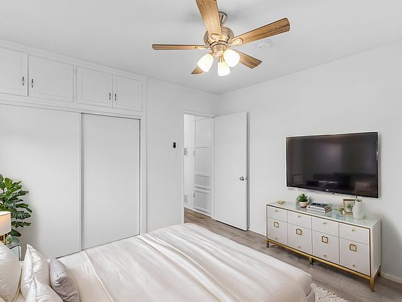 2nd image of 507 Granada St APT D