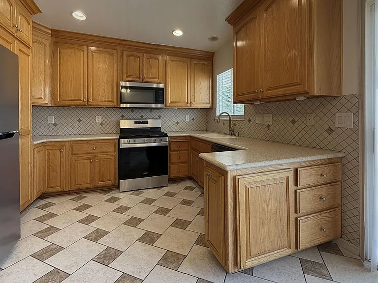 539 Hidalgo Ave — Photo 8