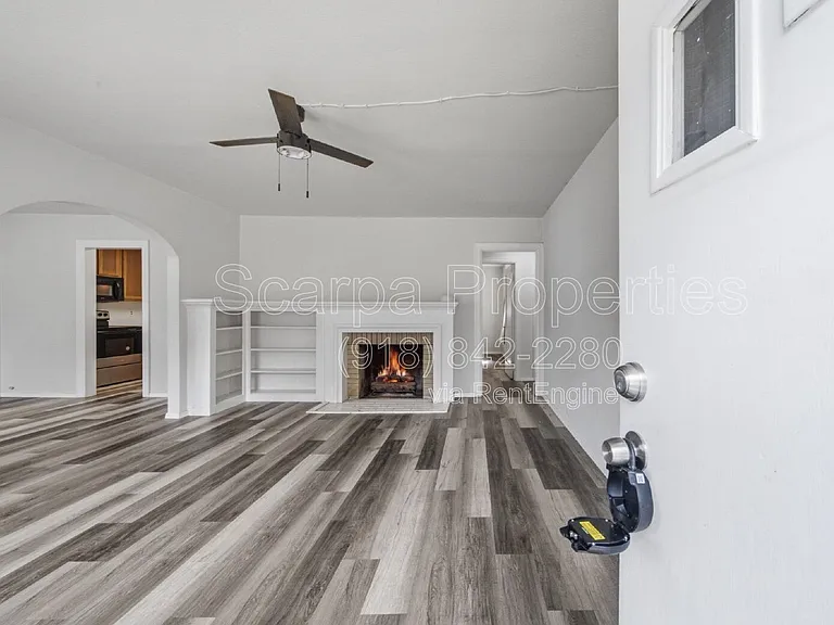 4530 E 6th St — Photo 3