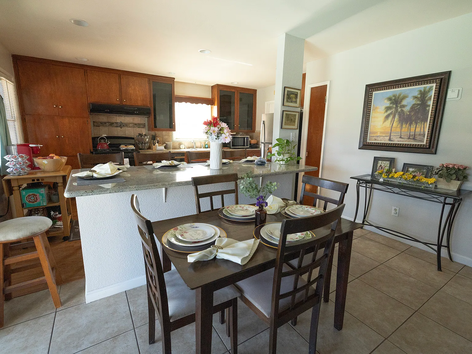 4 bed, 1552 sqft, $4,900 — Photo 3