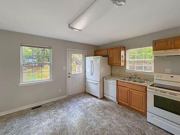 3rd image of 6400 Kensington Ave