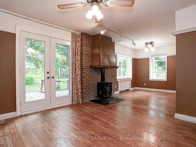 460 Main St — Photo 3