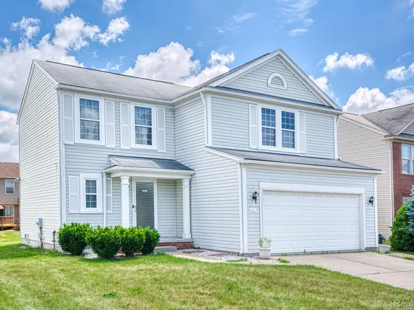 1534 Stirling Lakes Dr, Pontiac, MI 48340