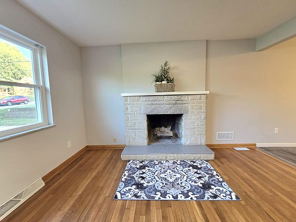 4th image of 23 Edwards Ave