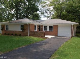 813 S Filbert Ct, Sterling, VA 20164