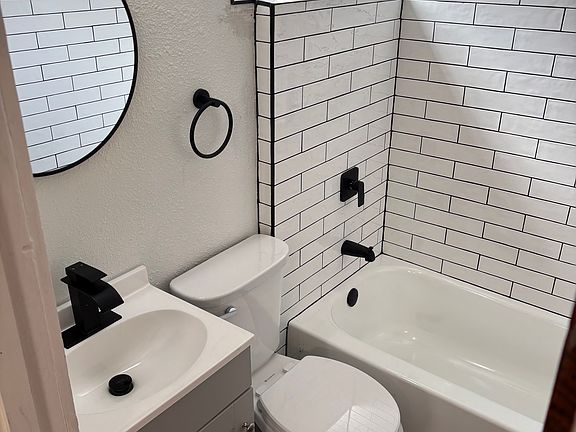 5th image of 1369 N Columbine St #7