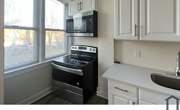 3rd image of 7035 Guilford Rd #A