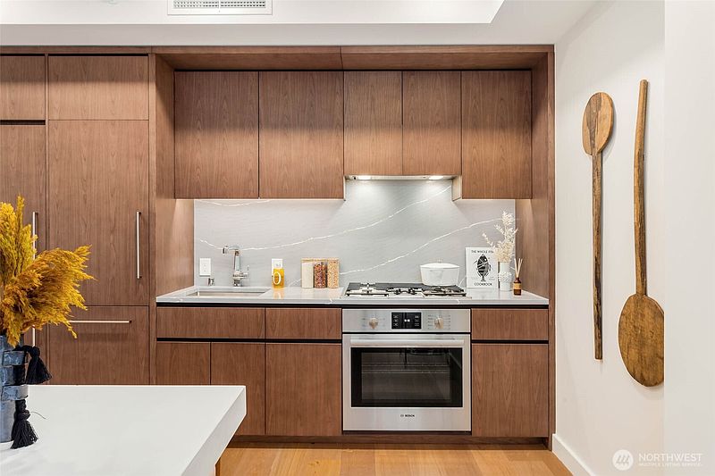 4th image of 121 Stewart Street #1305