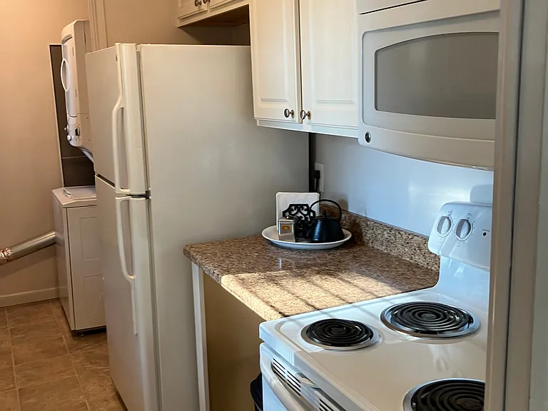 198 Crescent Ave #18 — Photo 6