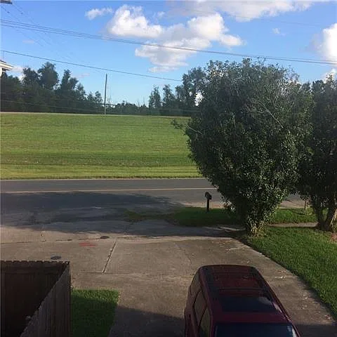 2 bed, 1.5 bath, 1422 sqft, $1,550 — Photo 3