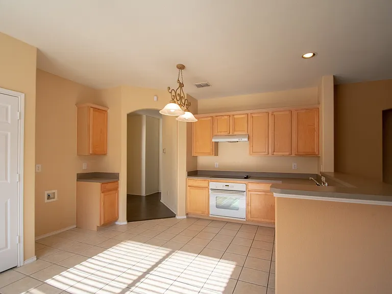 3725 Sapphire St — Photo 7