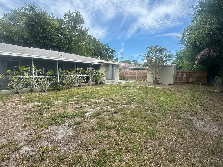 fenced backyard (shed not included)