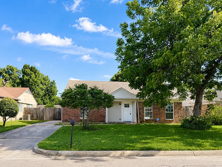 4616 Rose Of Sharon Ln — Photo 2