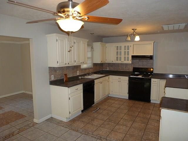 1st image of 3211 White Oak St