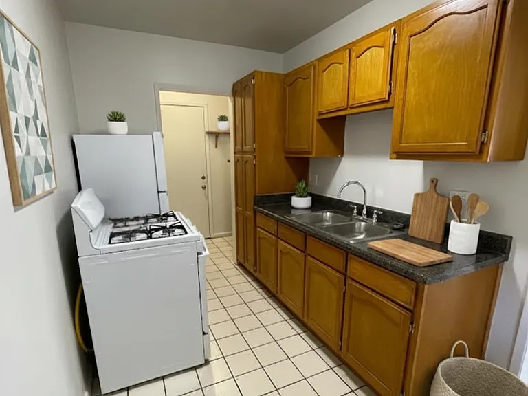 Centinela Apartments — Photo 22