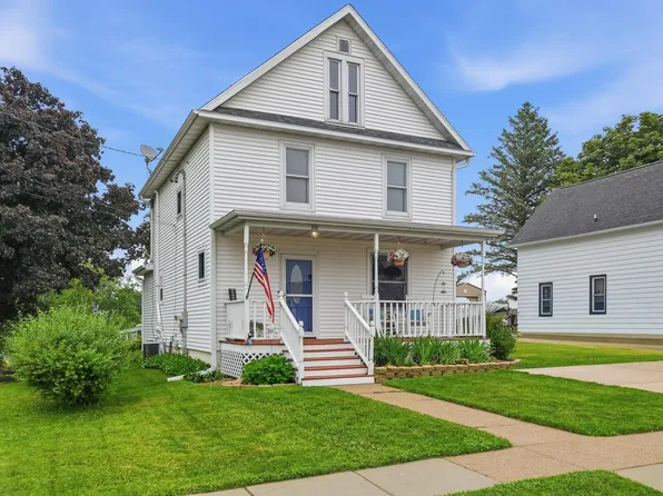 310 N Grove St, Barneveld, WI 53507