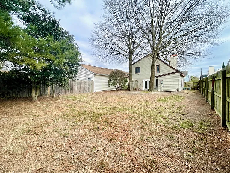 1723 Rueger St — Photo 36
