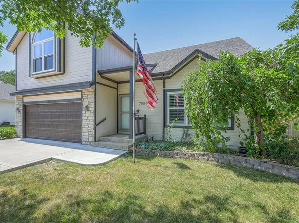 700 Garnes St, Raymore, MO 64083