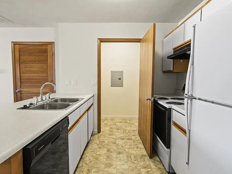 2213 Rockwood Dr — Photo 24
