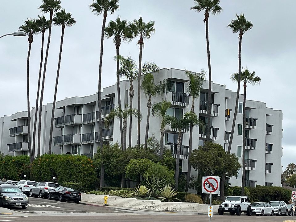 Building and apartment from La Jolla Blvd