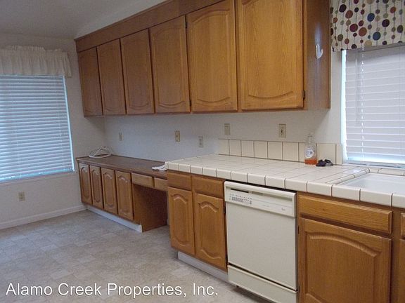 4th image of 725 Bluebird Dr