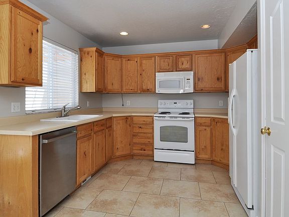 5th image of 846 E Forest Ct