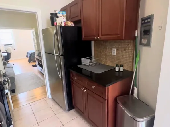 305 Park Avenue image 10 of 19