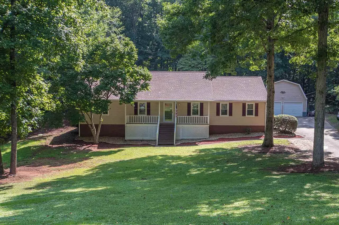 340 Benjamin Cir photo 1