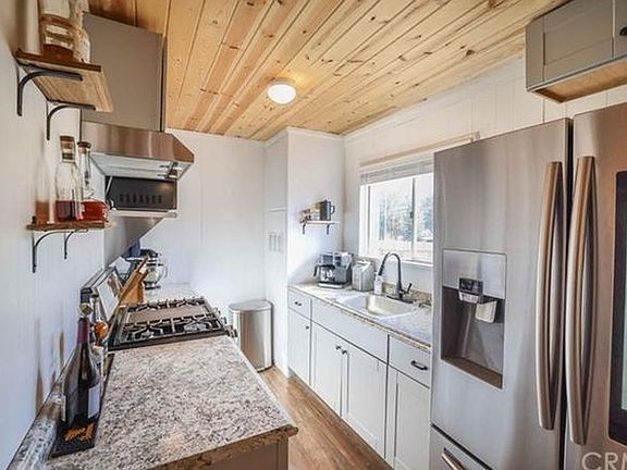 4th image of 372 Downey Dr #1